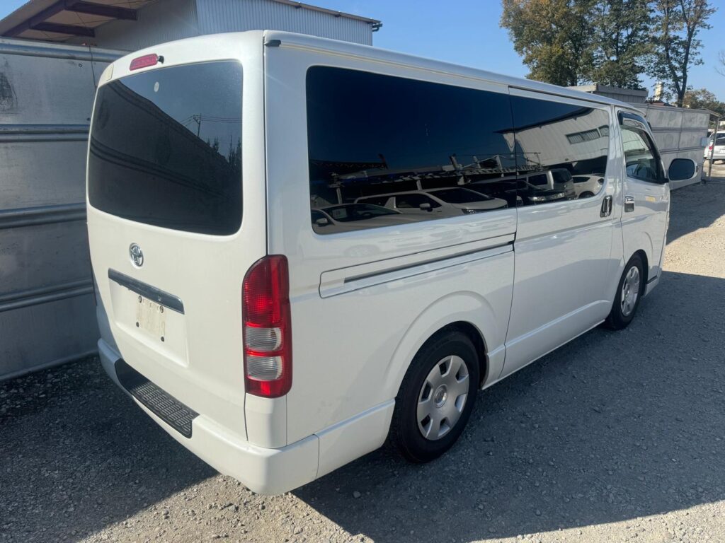 TOYOTA HIACE VAN