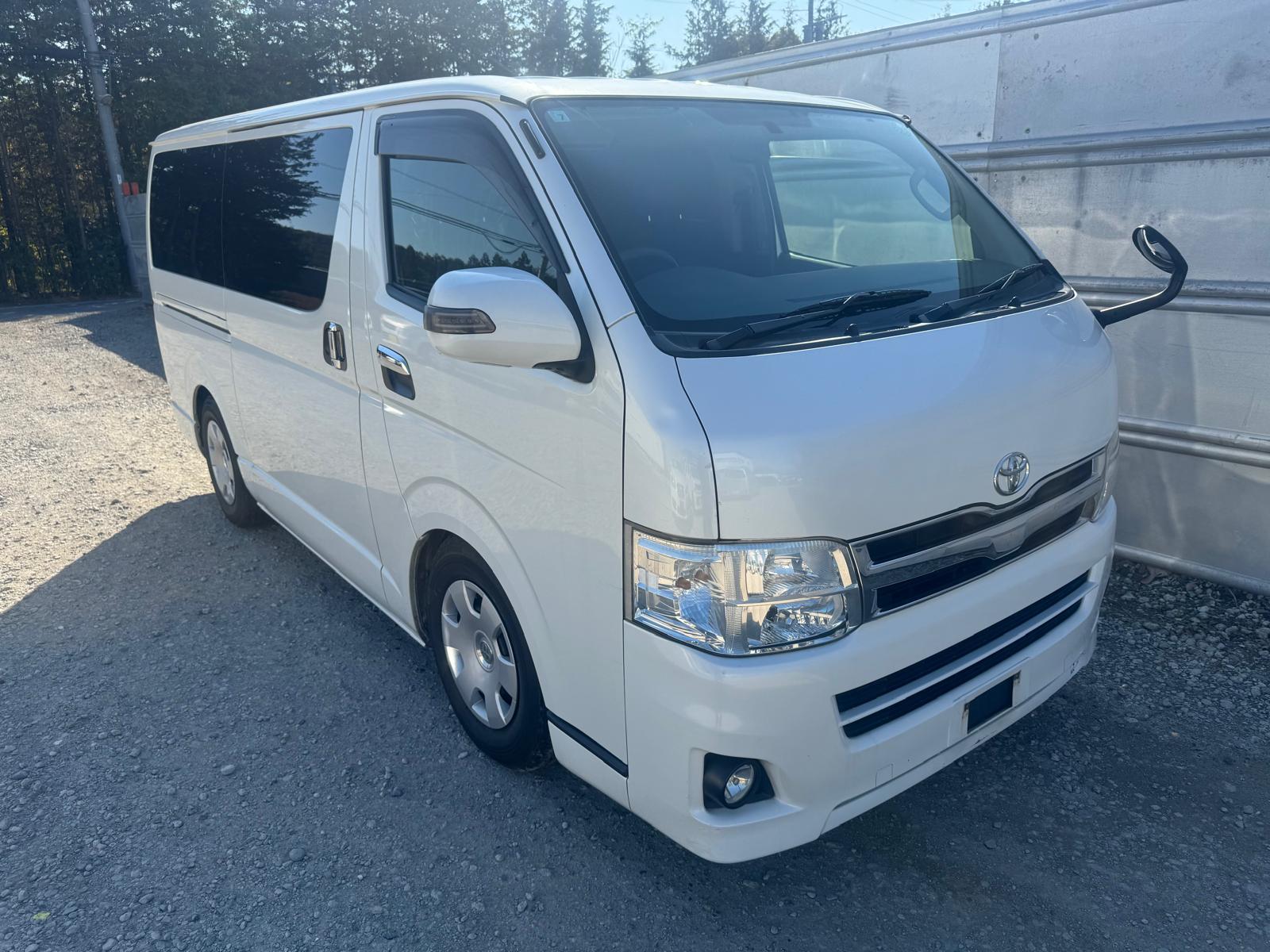 TOYOTA HIACE VAN