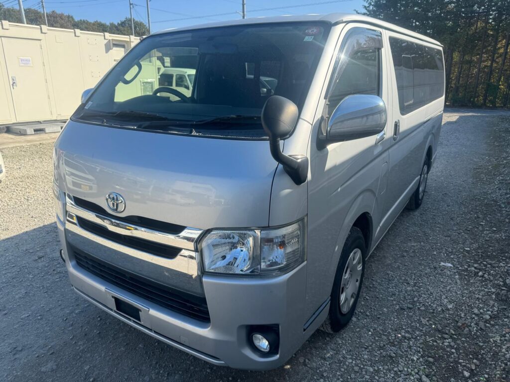 TOYOTA HIACE