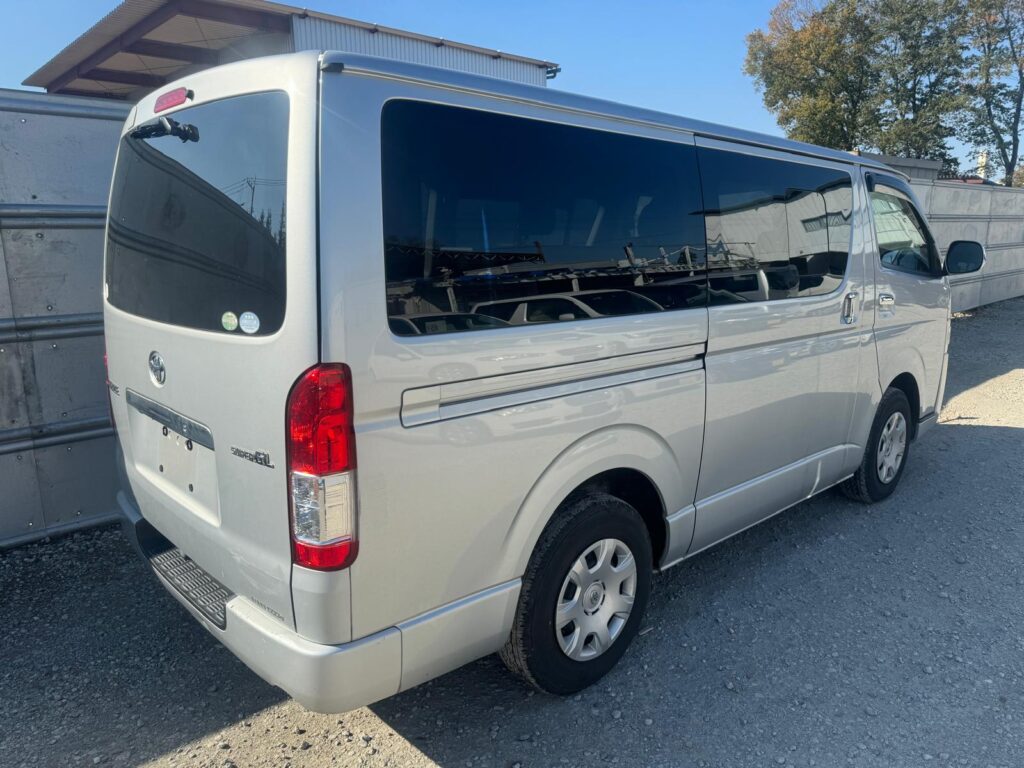 TOYOTA HIACE