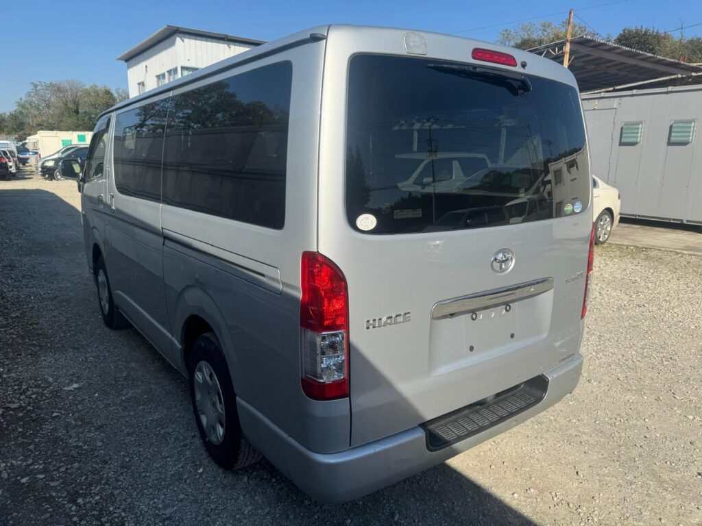 TOYOTA HIACE