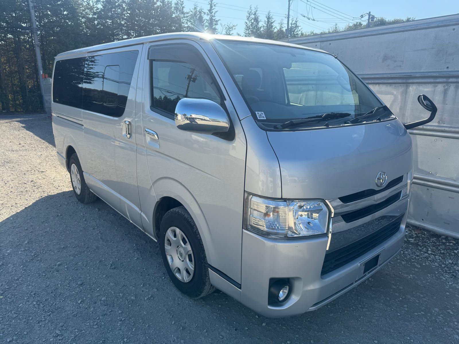 TOYOTA HIACE