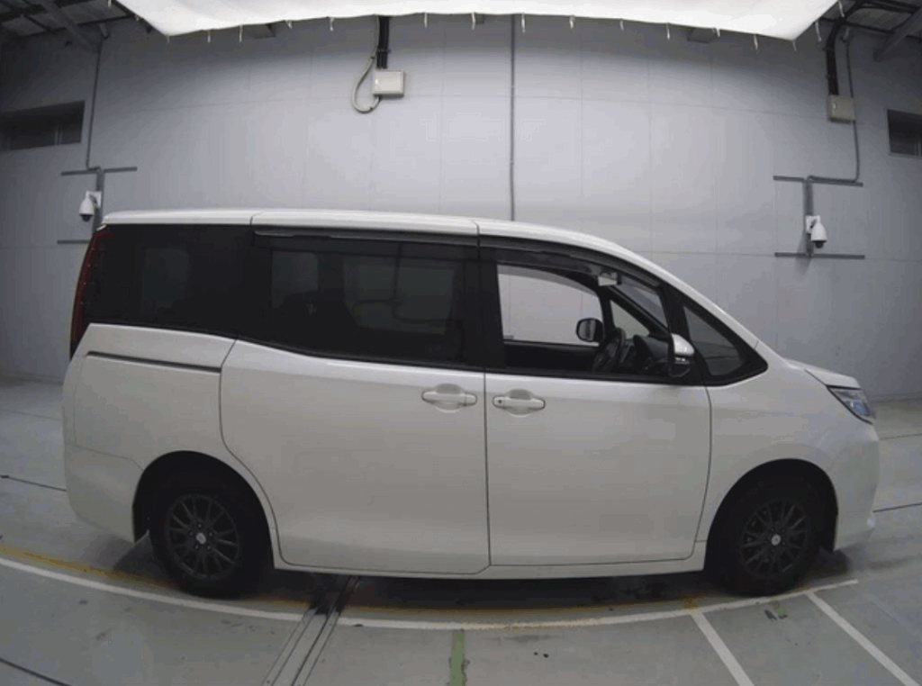 TOYOTA NOAH Ｘ