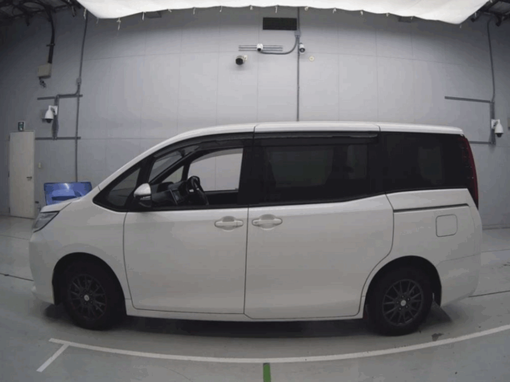 TOYOTA NOAH Ｘ