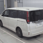 TOYOTA NOAH Ｘ