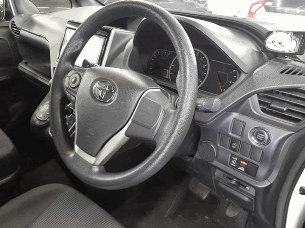 TOYOTA NOAH Ｘ